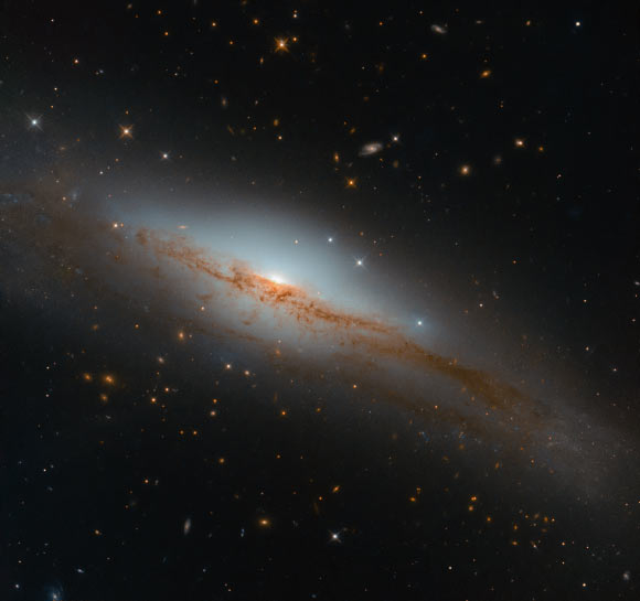 Hubble Snaps Stunning Image of Spiral Galaxy NGC 3749 | Astronomy – Sci-News.com