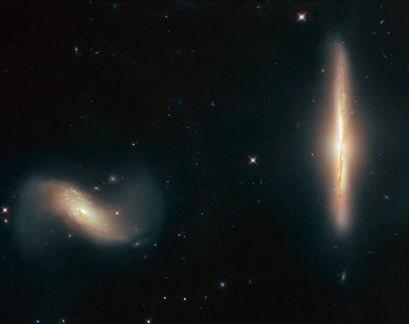 Hubble Witnesses Dance of Galaxies: Arp 293 | Astronomy – Sci-News.com