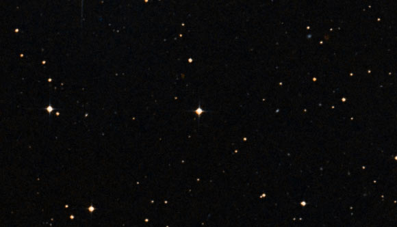 TOI-132 (center). Image credit: Centre de Données astronomiques de Strasbourg / SIMBAD / DSS2.