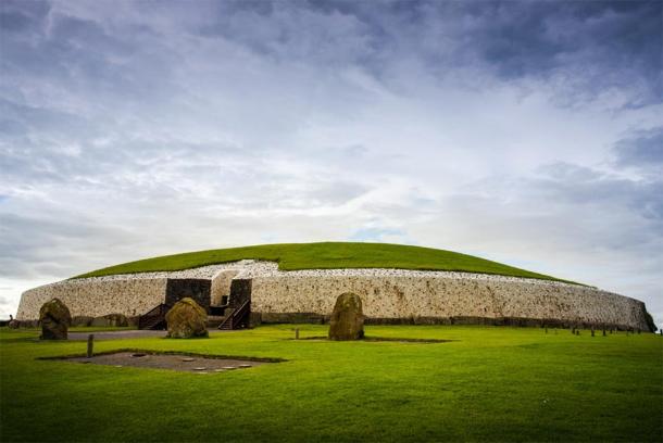 Newgrange Passage Tomb in the Boyne Valley in Ireland. (Yggdrasill / Adobe stock)