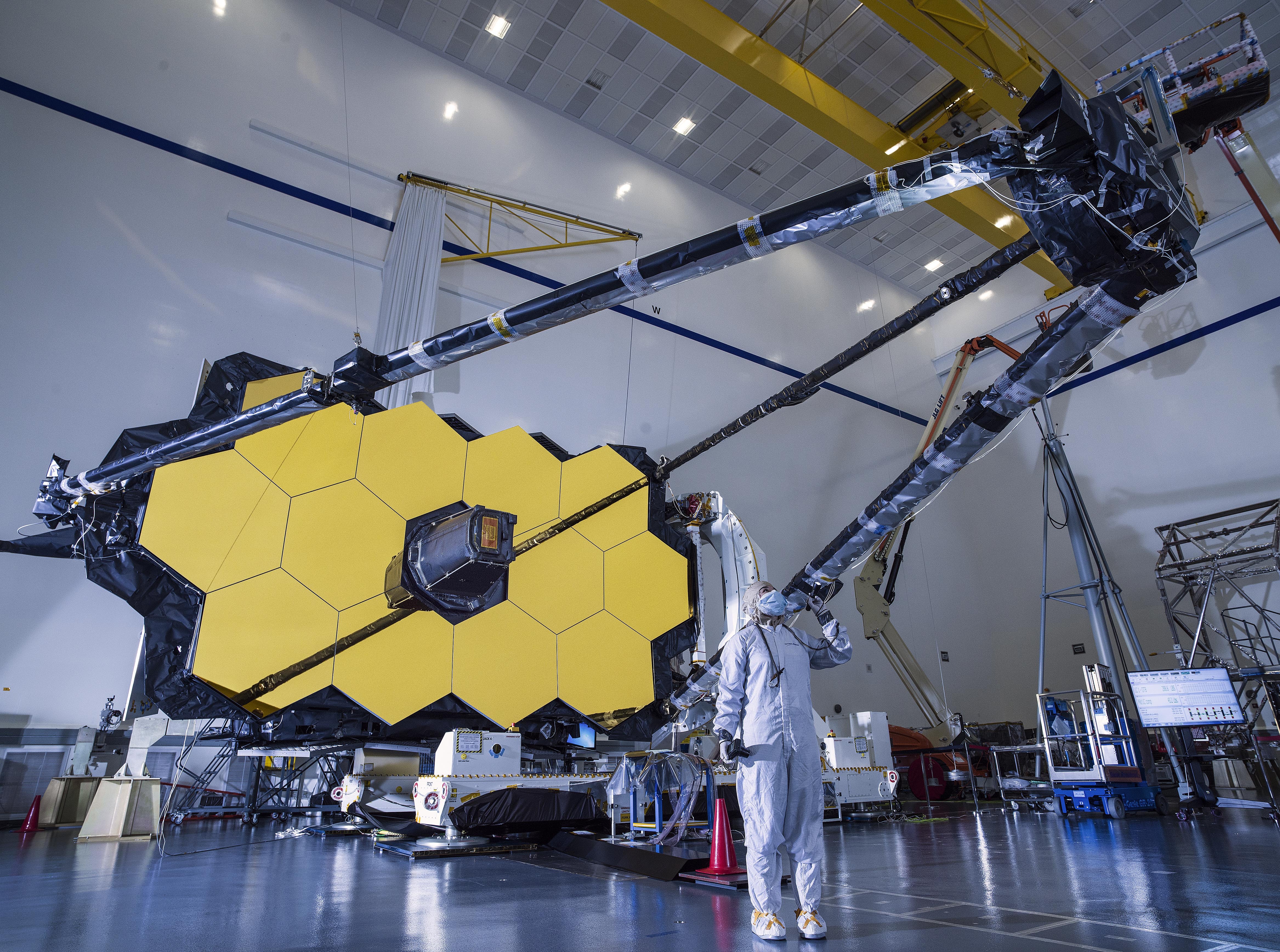 A gold section of the mirror with the sensors extended out in front of the mirror.