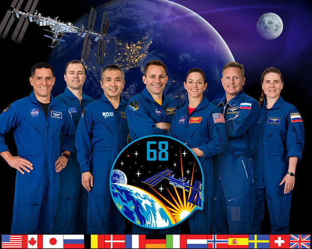 iss68-crew.jpg 