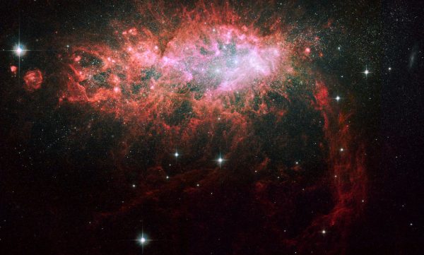 NGC 1569: A nearby galaxy bursting with star birth – SYFY WIRE