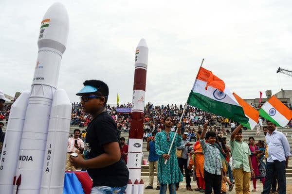 India Looks Hopefully to the Moon Ahead of Chandrayaan-2 Landing – The New York Times