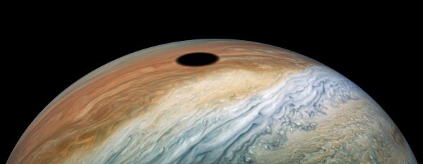 NASA’s Juno spacecraft sees moon’s otherworldly shadow on Jupiter – Spaceflight Now