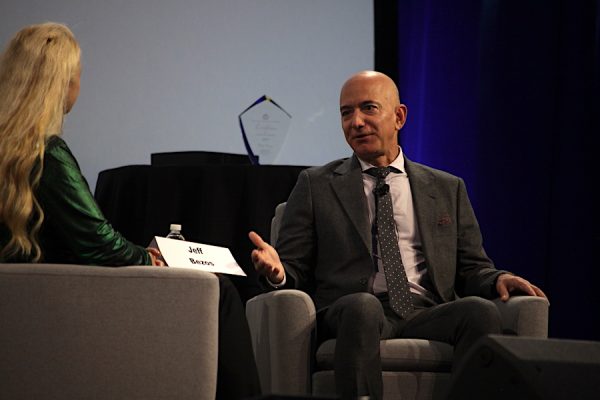 Bezos says space industry stalwarts will help Blue Origin build moon lander – Spaceflight Now