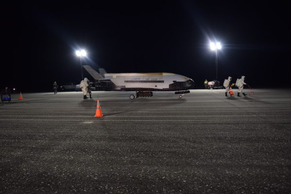 US military’s X-37B spaceplane lands in Florida – Spaceflight Now – Spaceflight Now