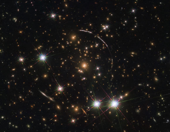 Hubble Sees Twelve Images of Same Galaxy Split by Gravitational Lens | Astronomy – Sci-News.com