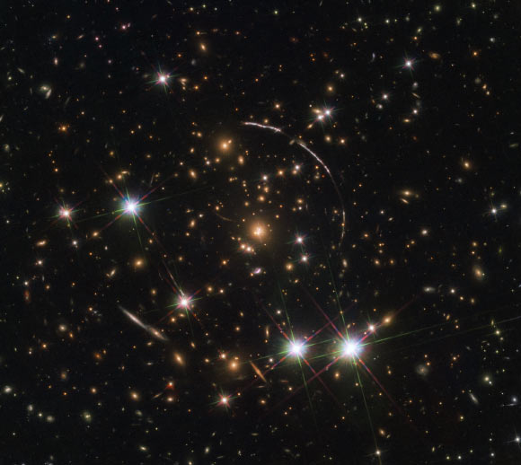 Hubble Sees Twelve Images of Same Galaxy Split by Gravitational Lens | Astronomy – Sci-News.com