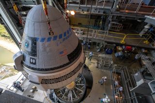 Watch Boeing’s Starliner Meet Its Rocket for the 1st Time in This Awesome Drone Video – Space.com