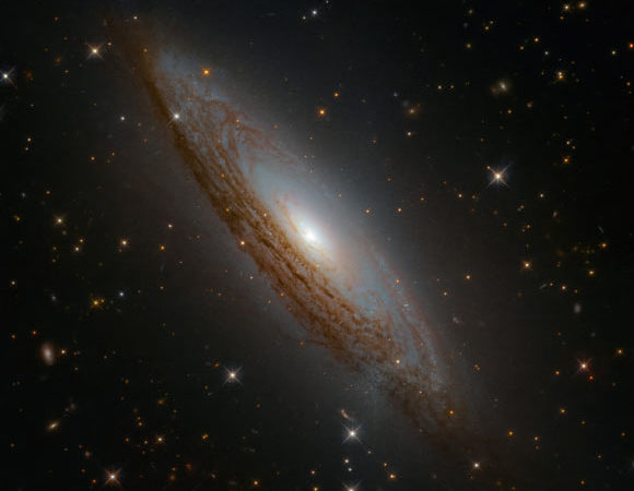 Hubble Space Telescope Looks at Active Spiral Galaxy | Astronomy – Sci-News.com