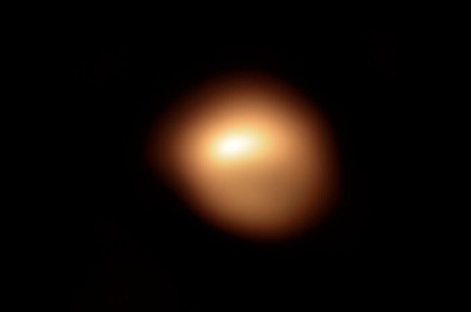 Cosmic dust up may best explain dimming of Betelgeuse – Astronomy Now Online