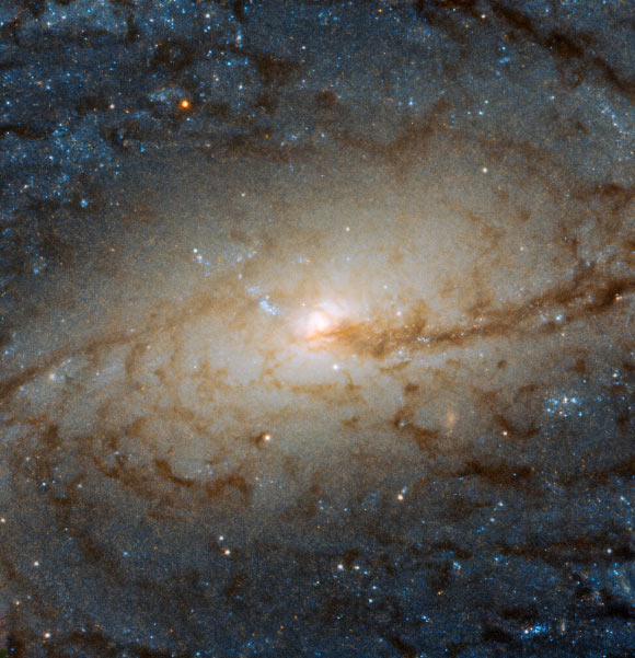 Hubble Space Telescope Zooms In on NGC 3887 | Astronomy – Sci-News.com